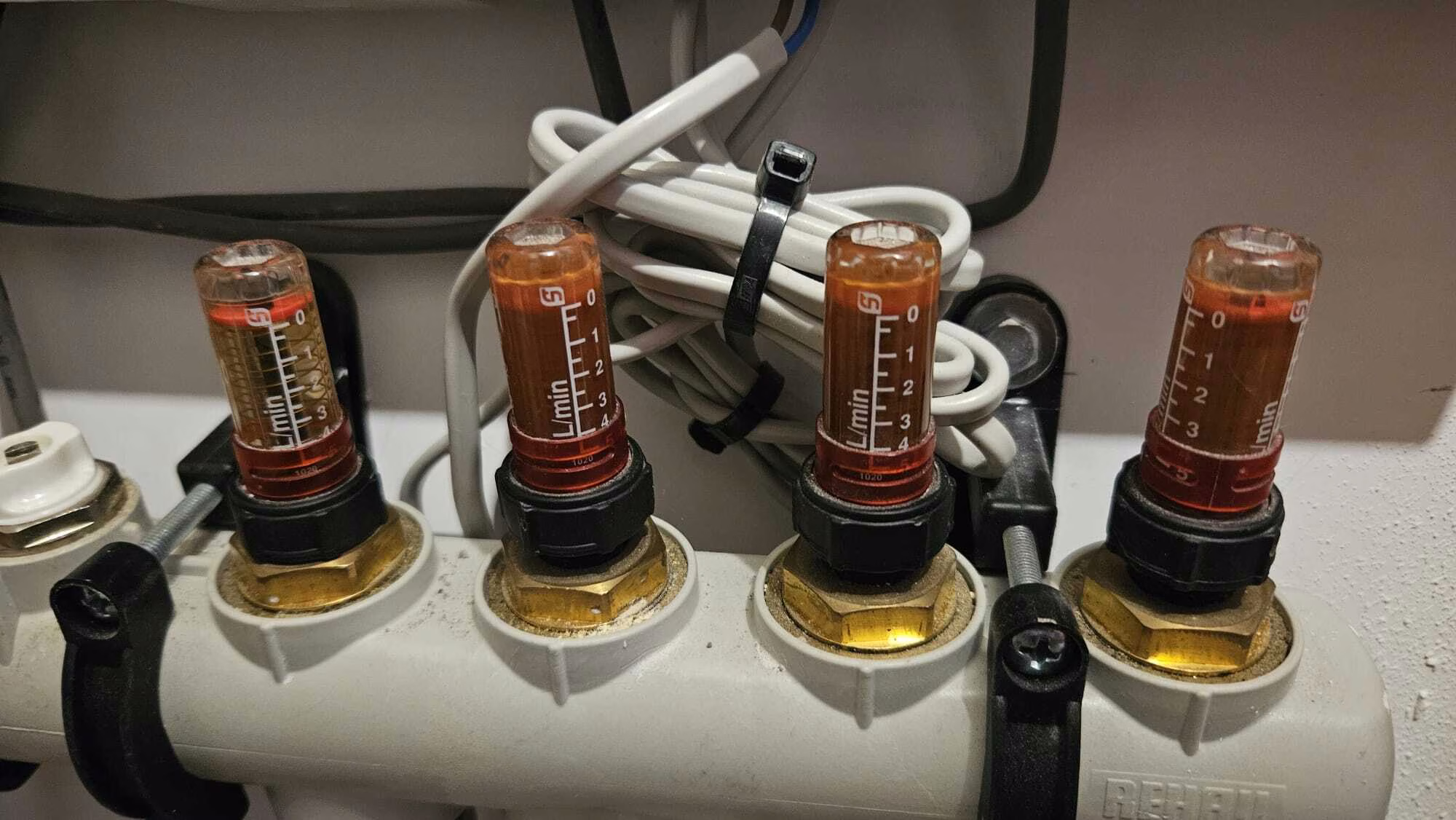 RDL Installaties spoelt een vloerverwarmingsinstallatie